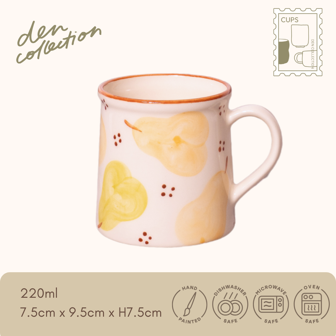 Hand-painted Fruity Basket mug featuring soft yellow pear designs for a gentle and cozy look. / 柔らかな洋なし柄が温かみを感じさせる、萬古焼のFruity Basketマグカップ(洋なし)。