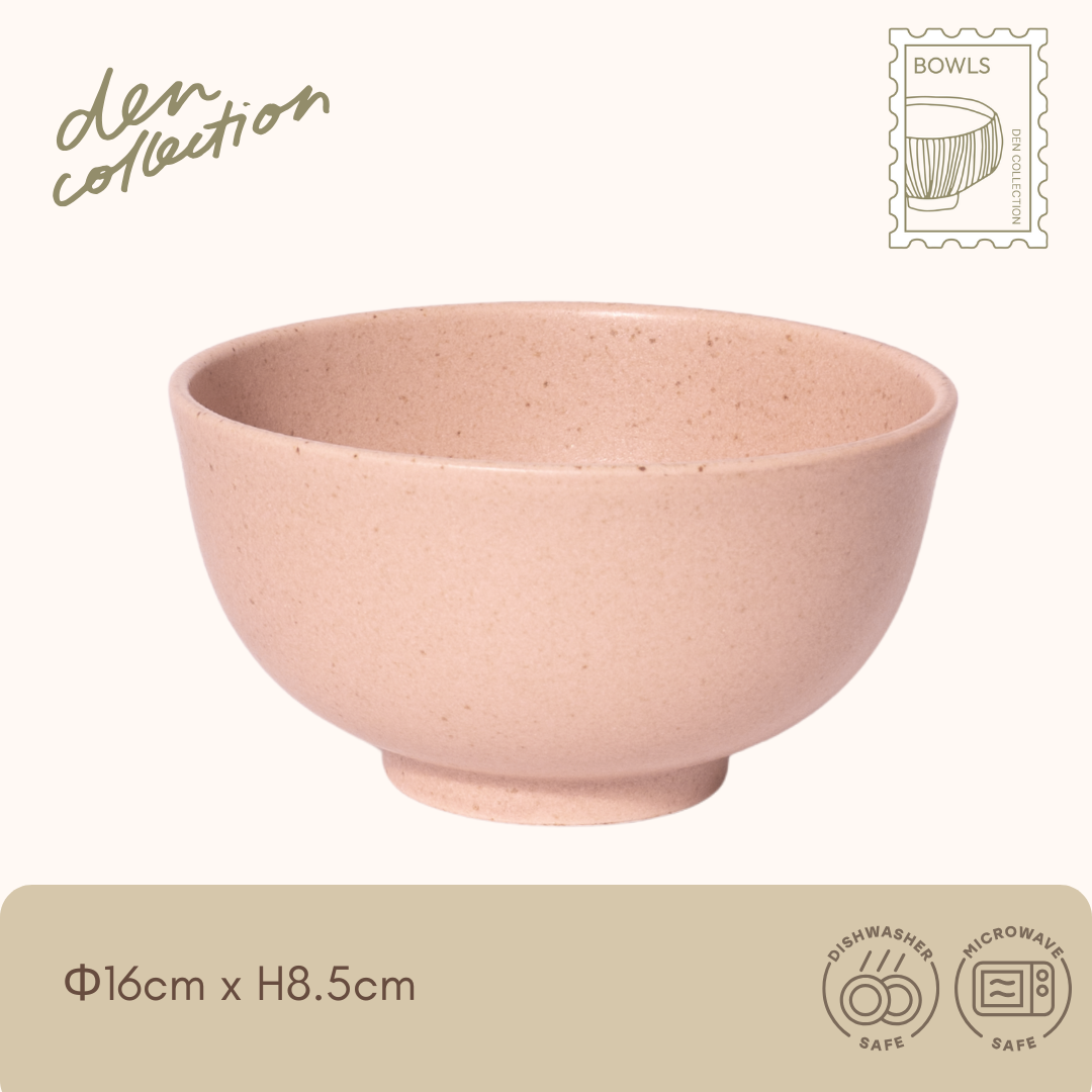 Iga Matte Pastel Bowl in strawberry milk – light pink with a sweet, gentle appearance./伊賀焼のマットパステルボウル(いちごミルク色)。甘く可愛らしい印象の淡いピンク色です。