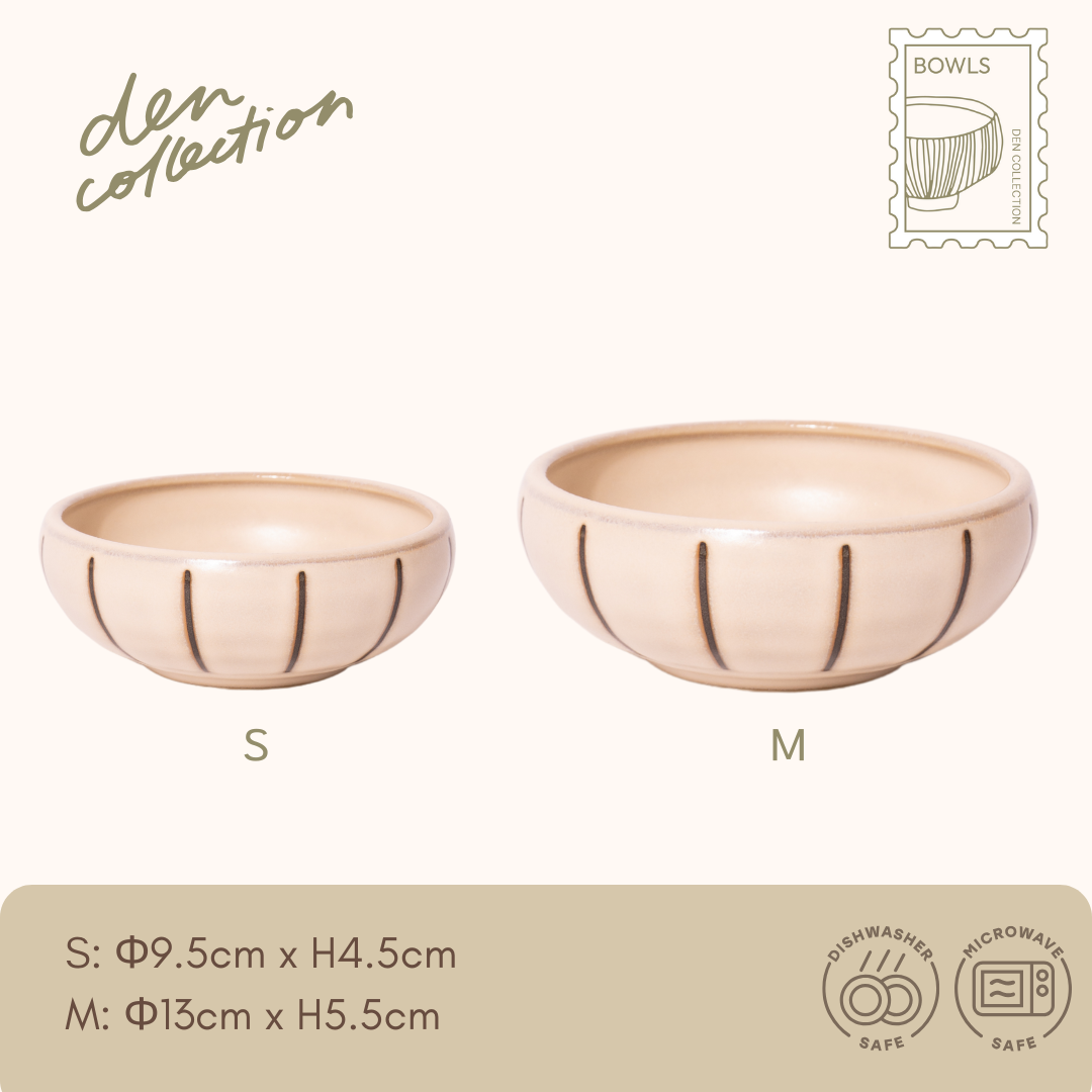 Monochrome Stripe Bowl in ivory & brown, available in S and M sizes. Features clean vertical stripe relief for a simple and elegant look. / アイボリー&ブラウンのストライプボウル。S・Mサイズ展開。縦ストライプのレリーフが施された、シンプルで上品な印象の器。