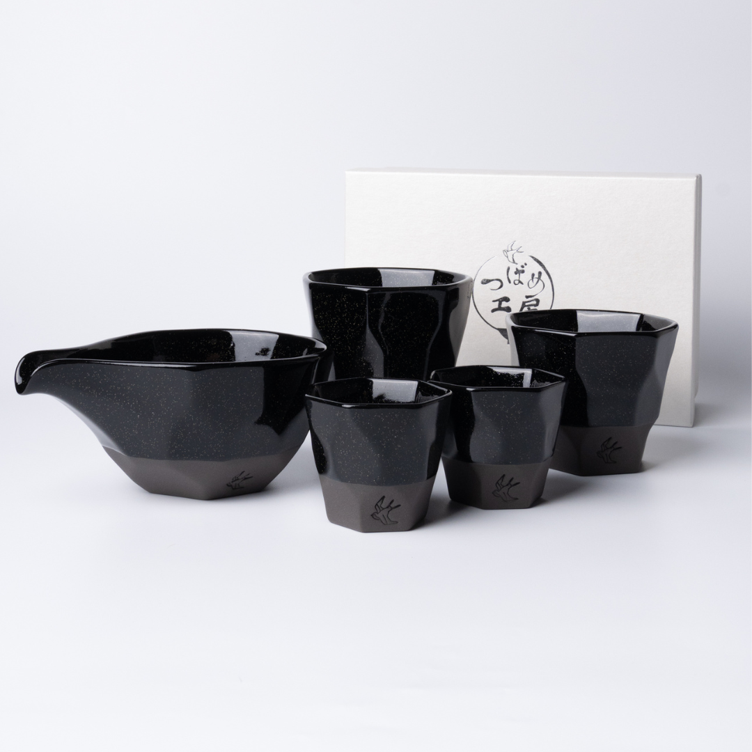 Tsubame Kobo ceramic set in crackle white – includes tumbler cups and sake server / つばめ工房 氷裂貫入釉のカップと酒器セット