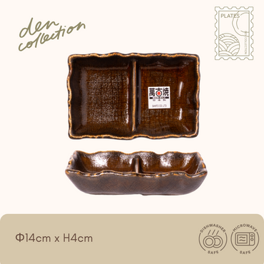 Wavy Rim Sectioned Plate in brown – A divided plate with a glossy deep brown glaze and a natural wavy edge. / 天目(ブラウン)のさざ波角薬味皿。艶やかな濃茶釉と波打つ縁が特徴の仕切り付き小皿。