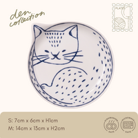 Hasami ware Cozy Neco Plate – “Bengal” cat design featuring a spotted coat and relaxed curled pose. A beautiful decorative dish suitable for sweets, snacks, or side dishes. / 波佐見焼「Cozy Neco Plate（ベンガル）」は、ベンガル猫の特徴的な斑点模様を再現したユニークなデザインの小皿。和洋問わず活躍する万能アイテム。