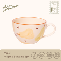 Fruity Basket Soup Cup – pear design. Soft yellow pears and dotted accents create a warm, rustic feel. / フルーティーバスケットスープカップ（洋なし）。淡いイエローの洋なしと小さなドット模様が、温かみのある雰囲気を演出。