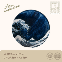 The Great Wave Plate in blue – inspired by Hokusai’s "The Great Wave off Kanagawa." Japanese ceramic plate with ocean wave design, 20cm or 27.5cm.  
神奈川沖浪裏プレート（窯変紺）。北斎の名作「神奈川沖浪裏」に着想を得た、日本製の波文様プレート。20cm・27.5cmの2サイズ。