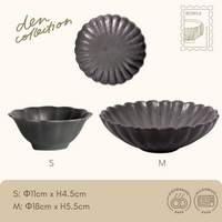 Hanazara Bowl gray – a muted gray floral bowl that complements both Japanese and Western dishes / 落ち着いたグレーの花型ボウル。和洋問わず使いやすい万能デザイン。