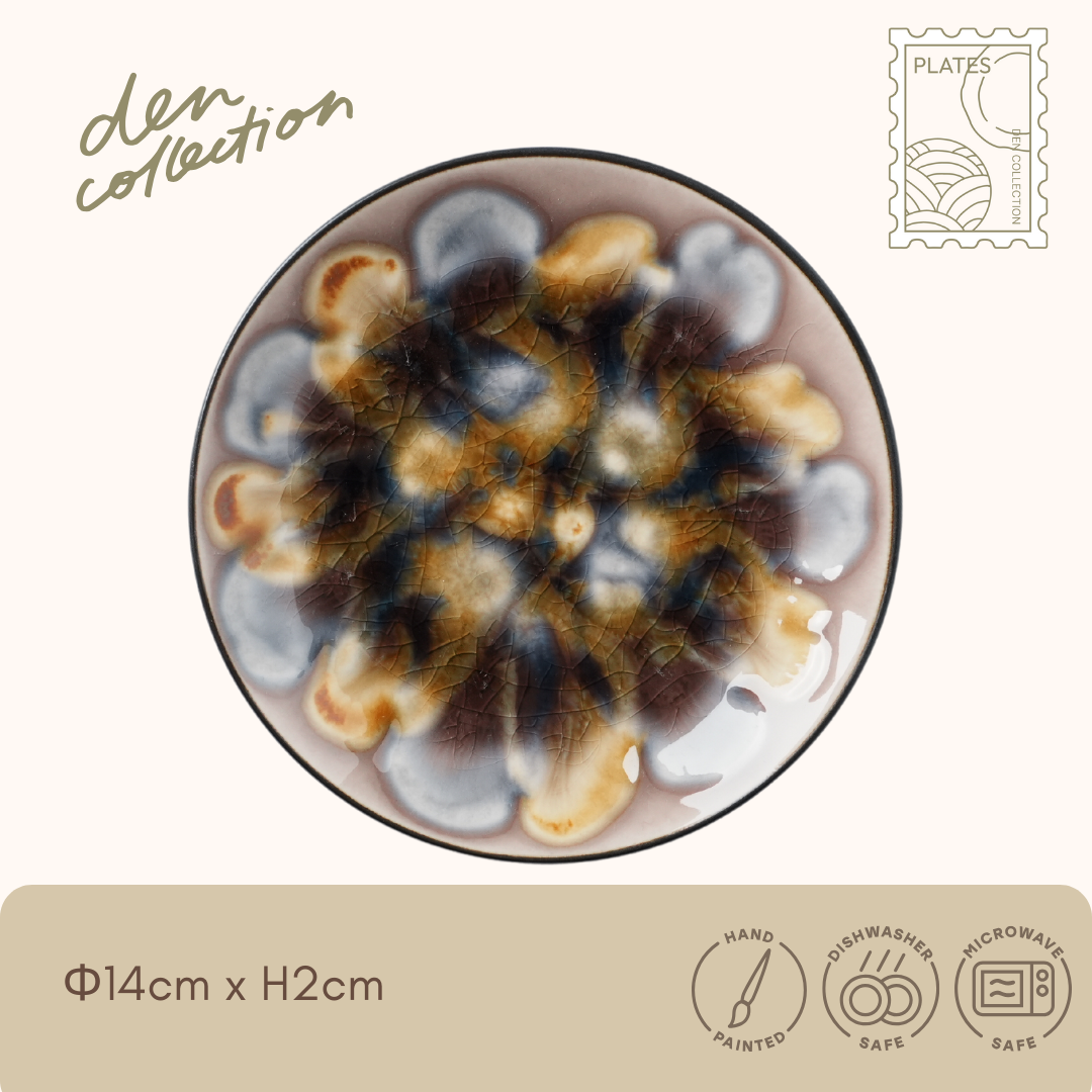 Marble Blossom Plate in purple – elegant 14cm handmade Japanese Mino ware with crystalline glaze. Mulberry tone adds sophistication.  
マーブルプレート（ムラサキ）。結晶釉の美しい14cm美濃焼。深みのあるムラサキ色が上品で特別な食卓にぴったり。