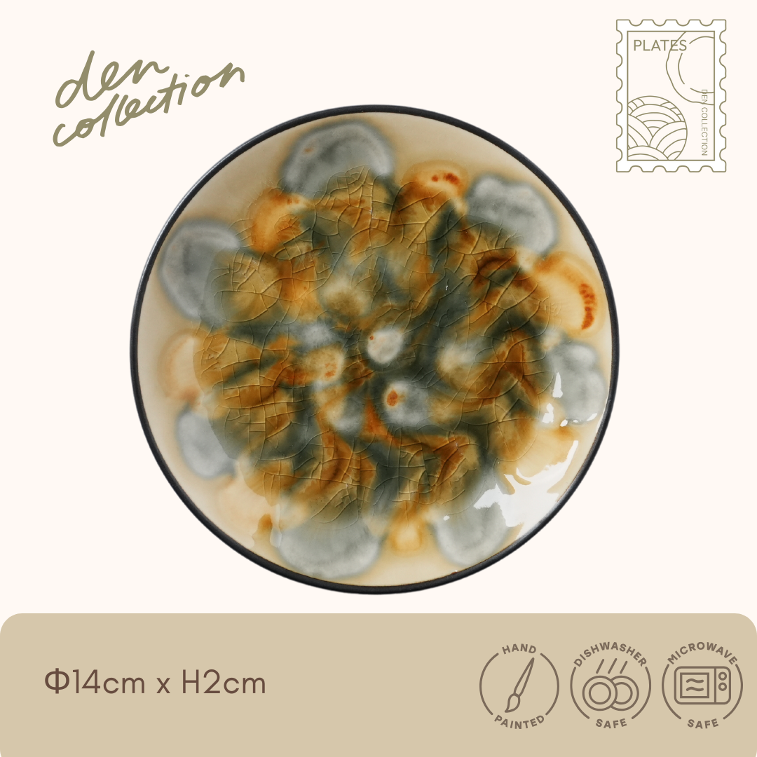 Marble Blossom Plate in yellow – handmade Japanese Mino pottery with marbled glaze. Sunflower tone, 14cm small dish.  
マーブルプレート（イエロー）。マーブル釉が美しい14cmの美濃焼小皿。ひまわりのような色合いで明るい食卓に。