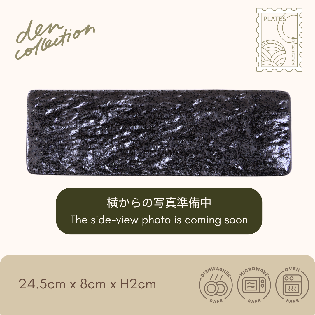 Noir Slate Rectangular Plate in black – a sleek rectangular ceramic plate with a matte, slate-like texture. マットな黒色のスレート細角プレート、上品でシンプルな佇まい。