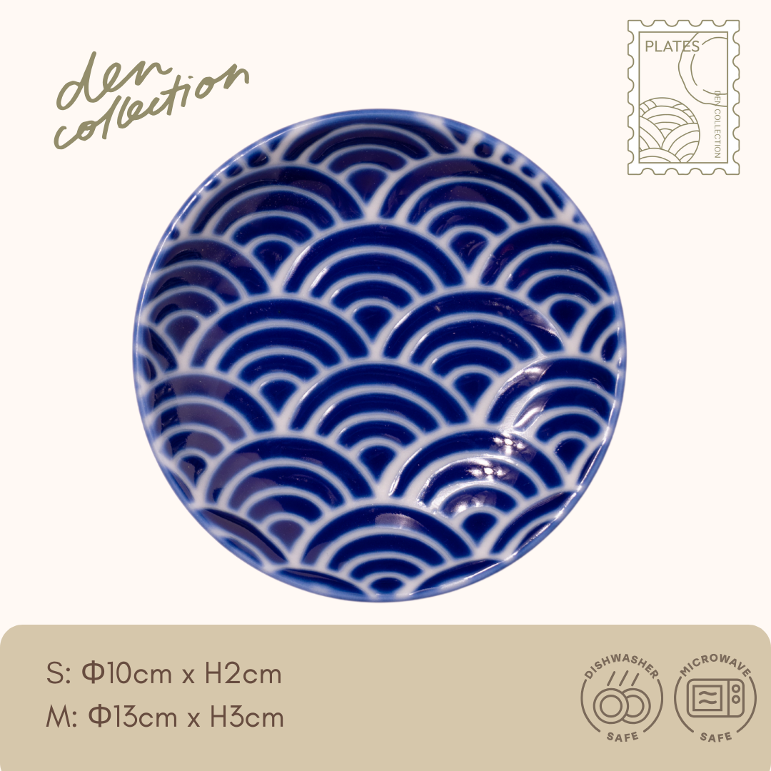 Wa-Mon Round Plate – Waves (Seigaiha) pattern Japanese ceramic plate in indigo. 藍和紋丸皿（青海波柄）。平穏と繁栄を願う象徴的な和柄です。