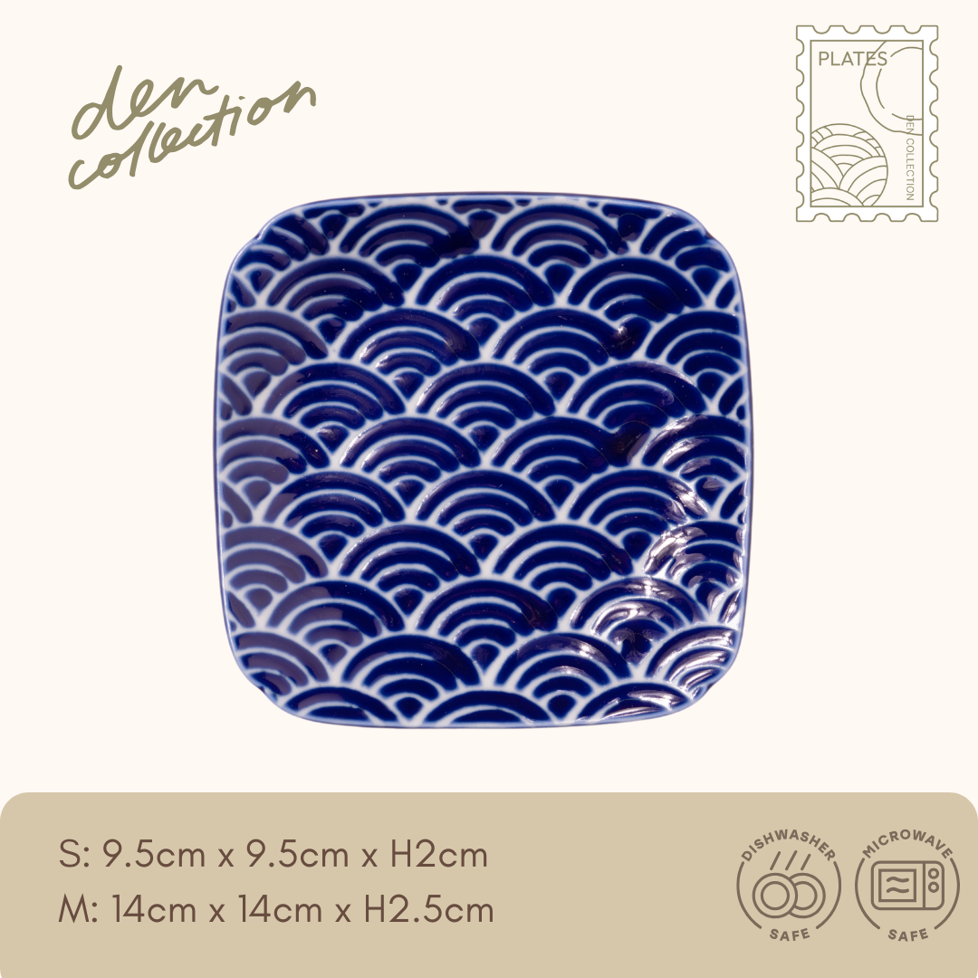 Wa‑Mon Square Plate – Seigaiha blue ocean wave pattern Japanese ceramic plate. Represents calm seas, lasting prosperity, and tranquility.  
藍和紋角皿（青海波柄）。日本製セラミック角皿に描かれた青海波文様。平穏と繁栄、穏やかな海の象徴です。