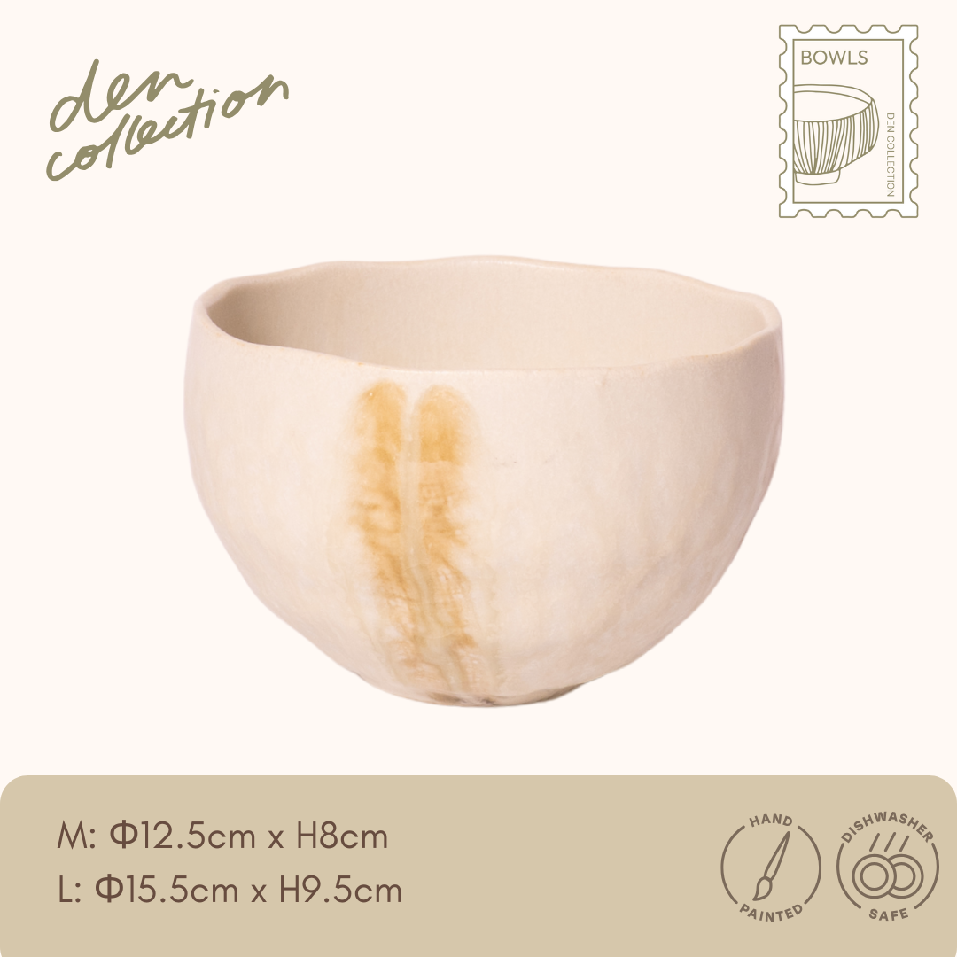 WabiSabi Donburi Bowl in Amber Stripe – A warm beige bowl with amber vertical glaze lines, expressing handmade charm and traditional style. / アメ釉の縦模様が入ったベージュの和モダン丼ぶり。手仕事の味わいとぬくもりが魅力。