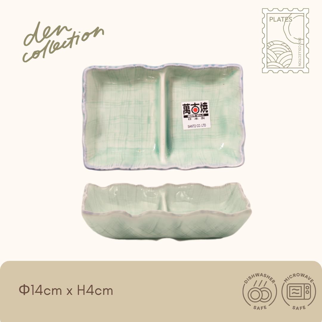 Wavy Rim Sectioned Plate in pale green – A light green dual-compartment dish with a rippled rim and glossy surface. / 青磁（ペールグリーン）のさざ波角薬味皿。淡いグリーンの優しい色合いと波形の縁が調和した仕切り皿。
