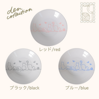 Wire Art Cat Plates in red, blue, and black – Minimalist cat line-art design on round porcelain plates made in Mino ware. Ideal for dessert or salad. / ワイヤーアートキャットプレート 赤・青・黒の3色展開。美濃焼の丸皿に猫の線画デザインが施されたシンプルで可愛いお皿。デザートやサラダに最適。